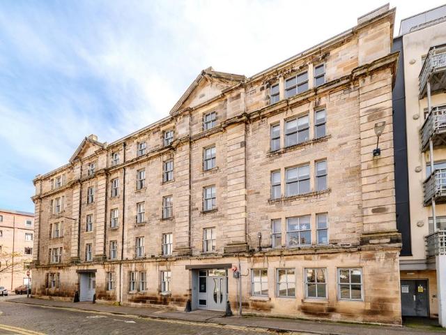 Flat for sale in North Leith, Scotland
