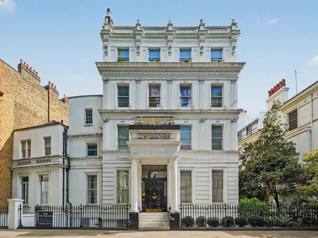 Flat for sale in South Kensington, Isle Of Man