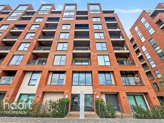 Flat for sale in Colindale, Greater London