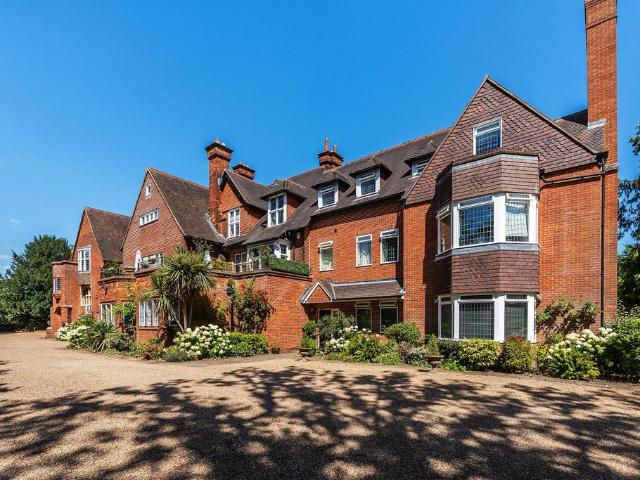 Flat for sale in Four Elms, The Butts