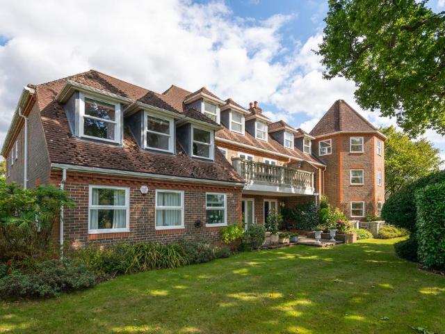 Flat for sale in Red Hill, Surrey