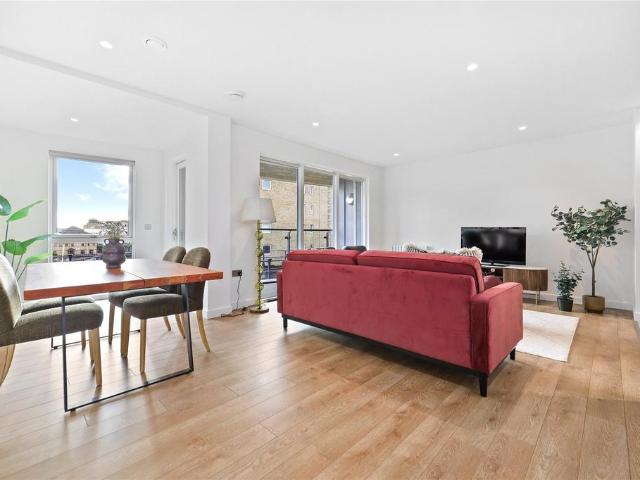 Flat for sale in Ratcliffe, Limehouse