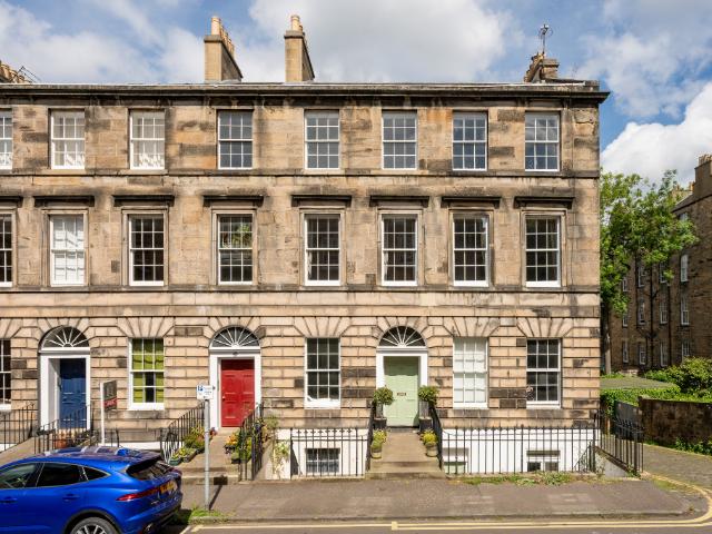 Flat for sale in Silvermills, New Town