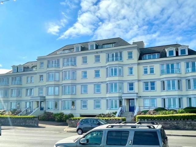 Flat for sale in Llandudno, Wales