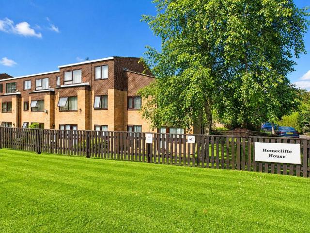 Flat for sale in Highcliffe
