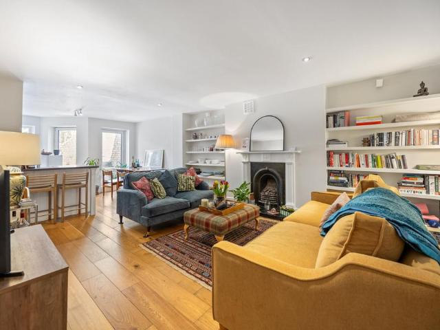 Flat for sale in Kilburn, Greater London