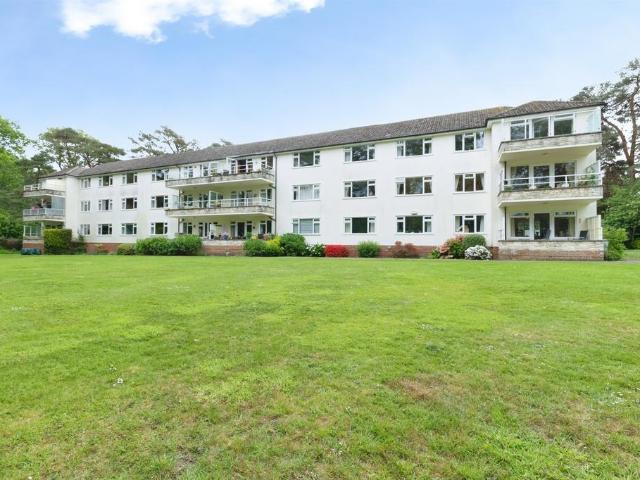 Flat for sale in Parley Cross, Ferndown