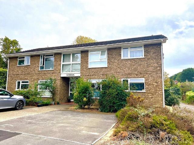 Flat for sale in Westborough, Surrey