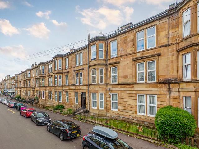 Flat for sale in Strathbungo, Scotland
