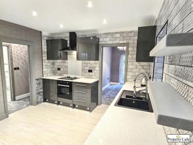 Flat for sale in Central, Heathlands