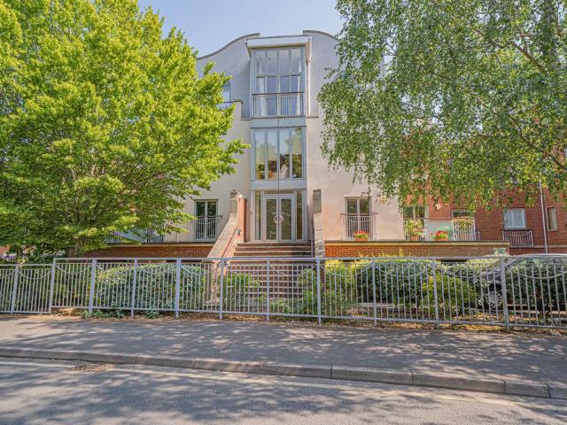 Flat for sale in Elmdon, West Midlands