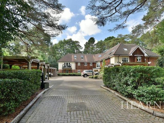 Flat for sale in Tricketts Cross, Ferndown