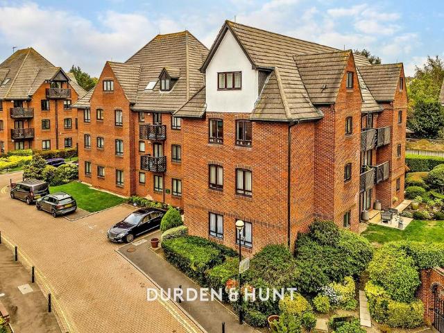 Flat for sale in Epping, Essex