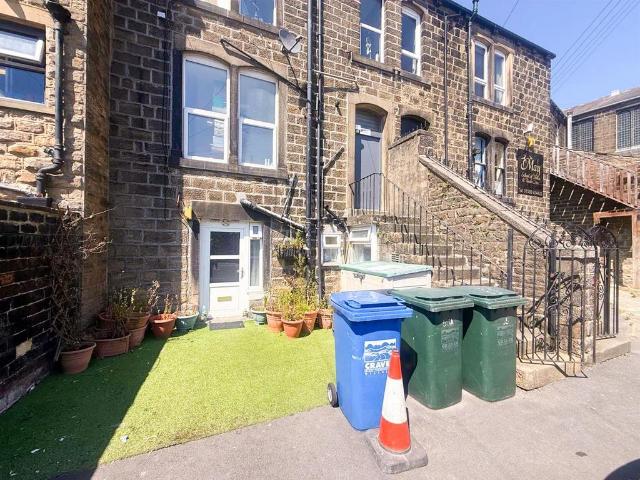 Flat for sale in Cross Hills, North Yorkshire