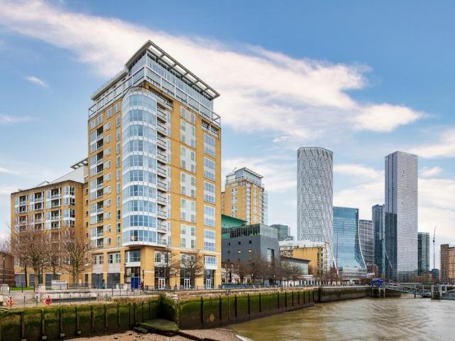 Flat for sale in Canary Wharf, Greater London
