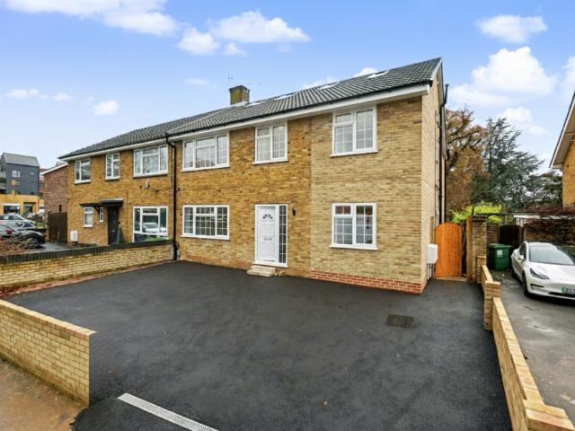 Flat for sale in Imperial Park, Midway
