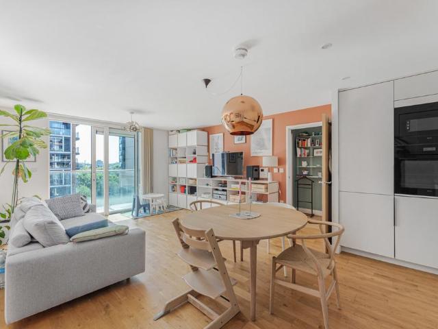 Flat for sale in Dalston, De Beauvoir Town