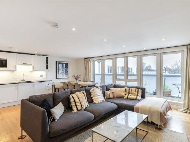 Flat for sale in Stockwell, Greater London
