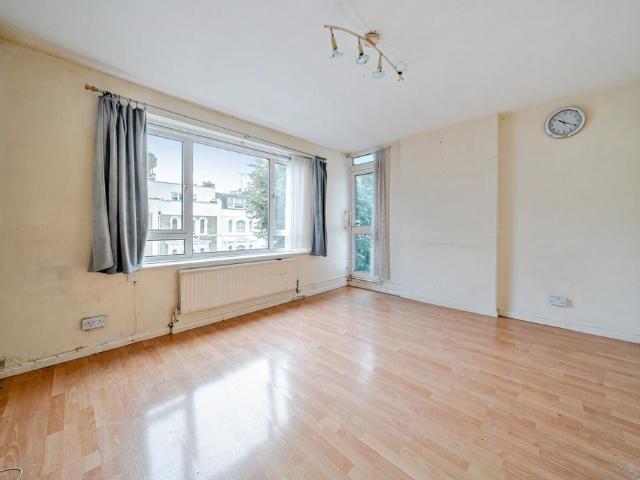 Flat for sale in Maida Hill, Greater London