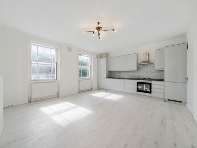 Flat for sale in Loughborough Junction, Greater London