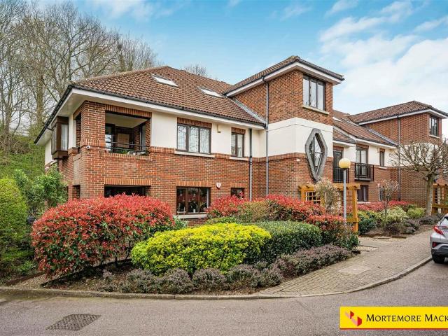 Flat for sale in Grange Park, Greater London