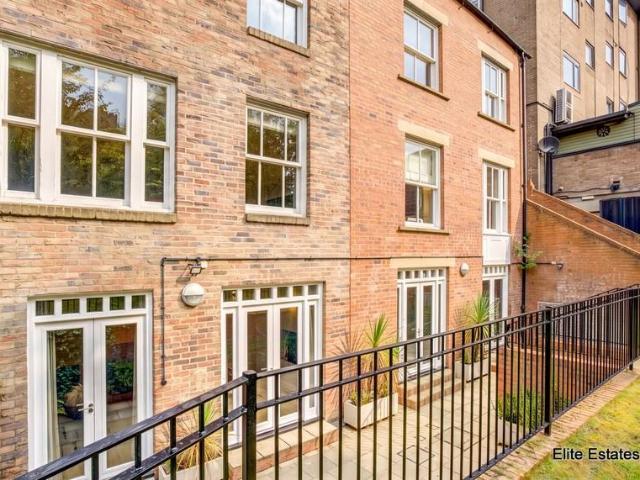 Flat for sale in Durham