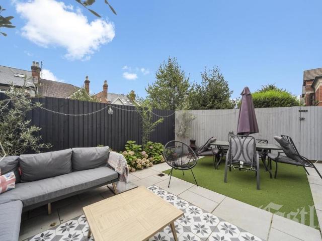 Flat for sale in Crouch End, Greater London
