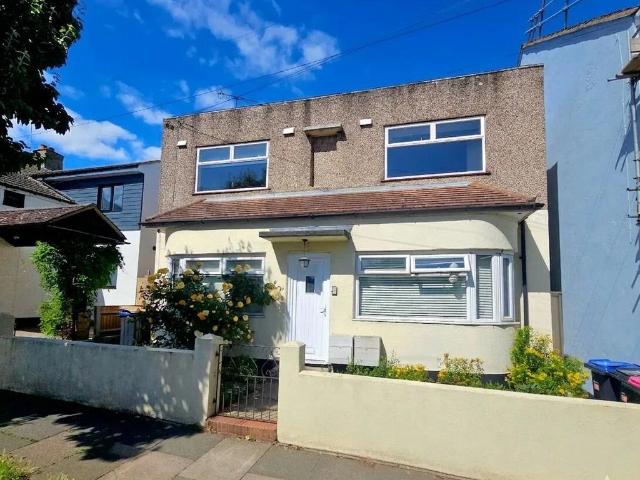 Flat for sale in Alton Barnes, Essex