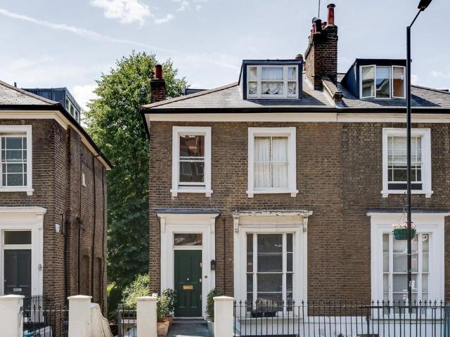 Flat for sale in St. John's Wood, Greater London
