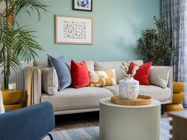 Flat for sale in Newbury Park, Greater London