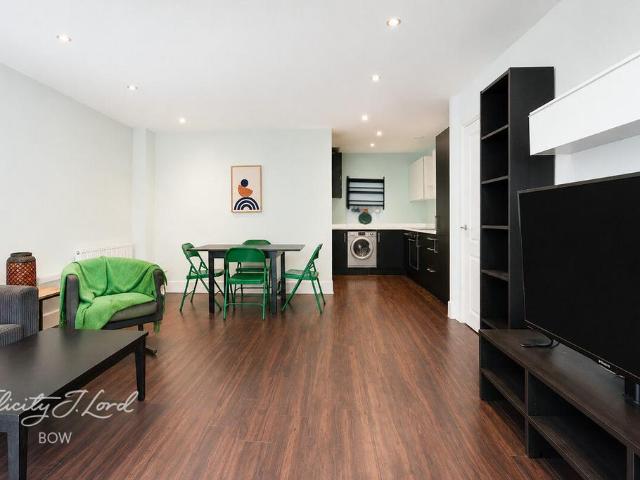 Flat for sale in Bromley-by-Bow, Greater London