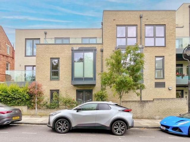 Flat for sale in Muswell Hill, Greater London