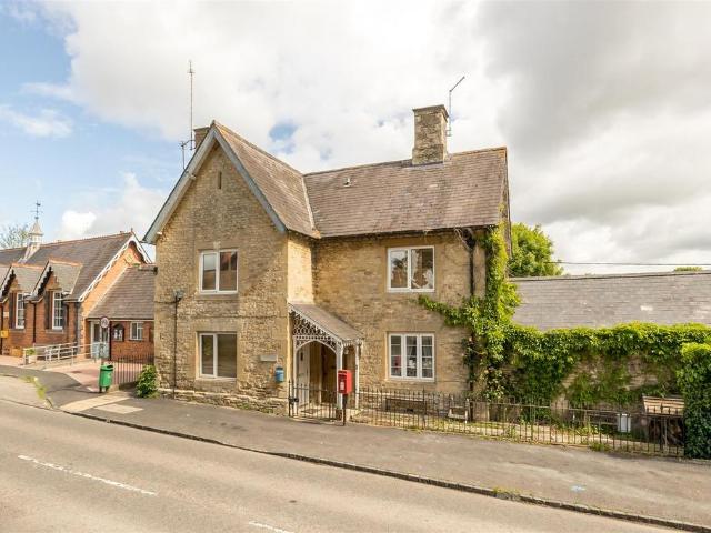 Flat for sale in Evershot, Oxfordshire