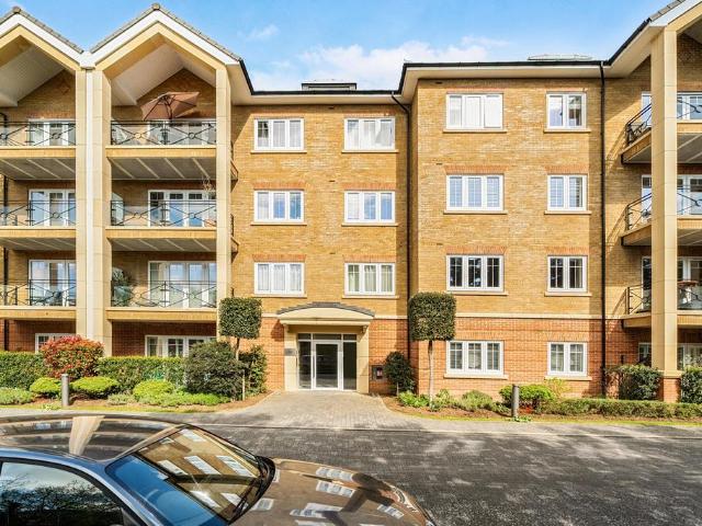 Flat for sale in Batchworth