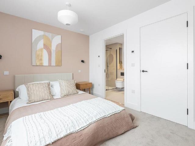 Flat for sale in Goddington, Greater London