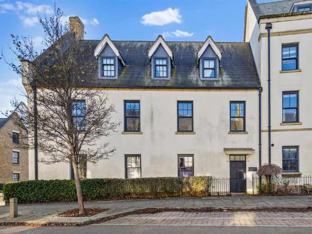 Flat for sale in Upton