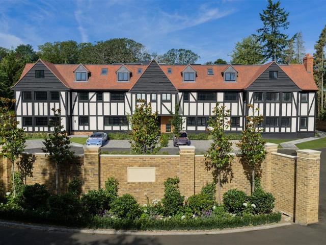 Flat for sale in Blackhills, Surrey