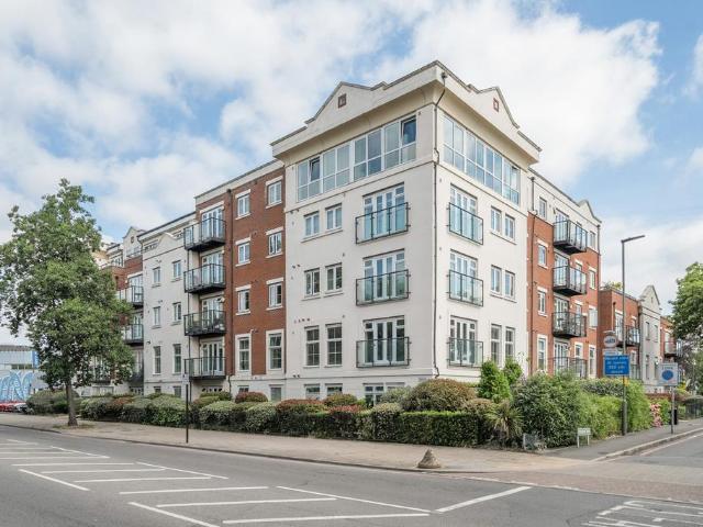 Flat for sale in Widmore, Greater London