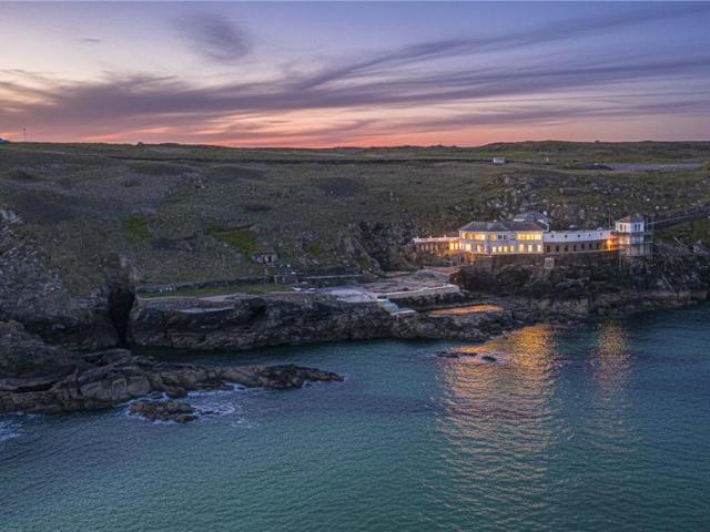 Flat for sale in Newquay, Cornwall
