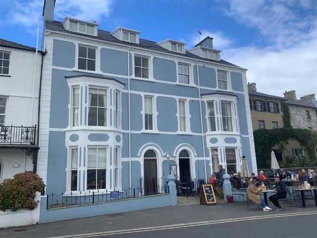 Flat for sale in Beaumaris