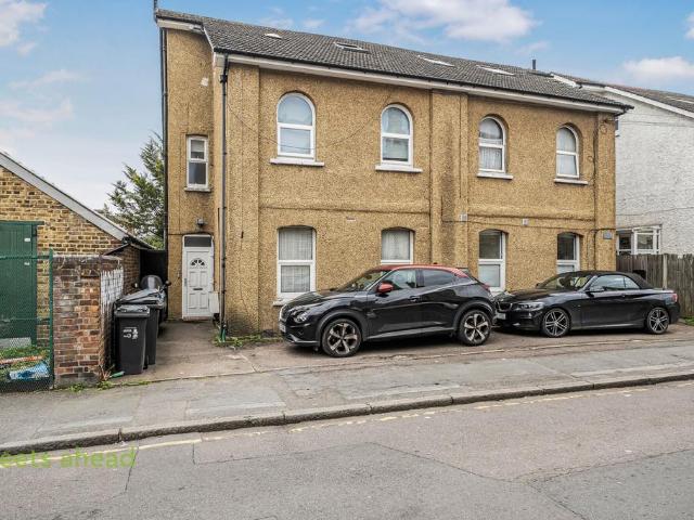 Flat for sale in London Borough of Croydon, South Norwood