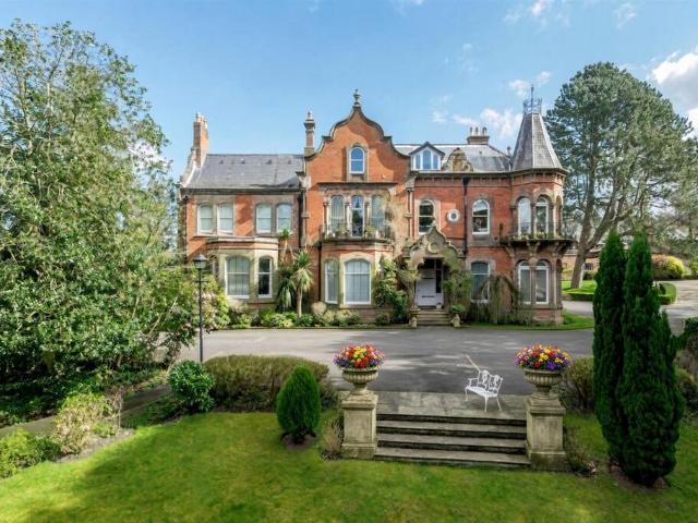 Flat for sale in Alderley Edge