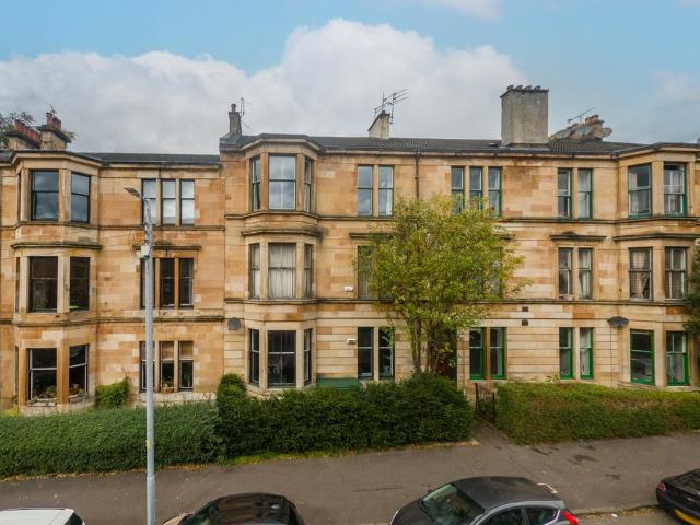 Flat for sale in Strathbungo, Scotland