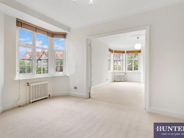 Flat for sale in Golders Green, Greater London
