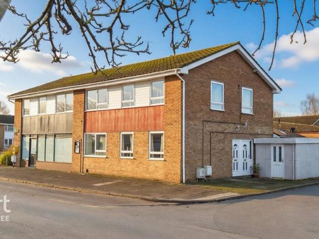Flat for sale in East End, Chelmondiston