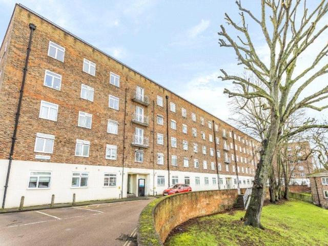 Flat for sale in Dulwich, Greater London