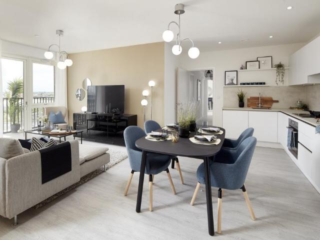 Flat for sale in Hayes, Greater London
