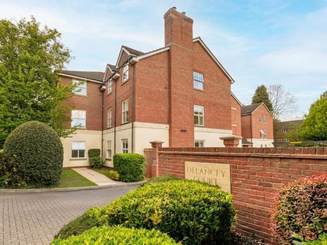 Flat for sale in Littlehaven, Horsham