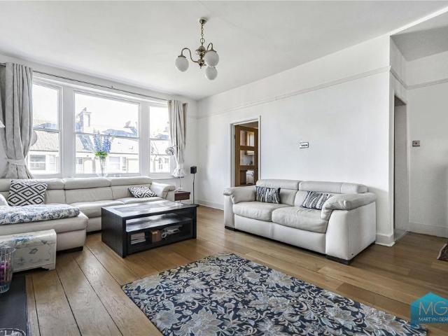 Flat for sale in Kilburn, Greater London