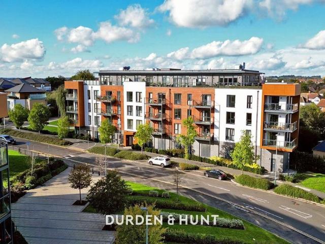 Flat for sale in Harold Wood, Greater London